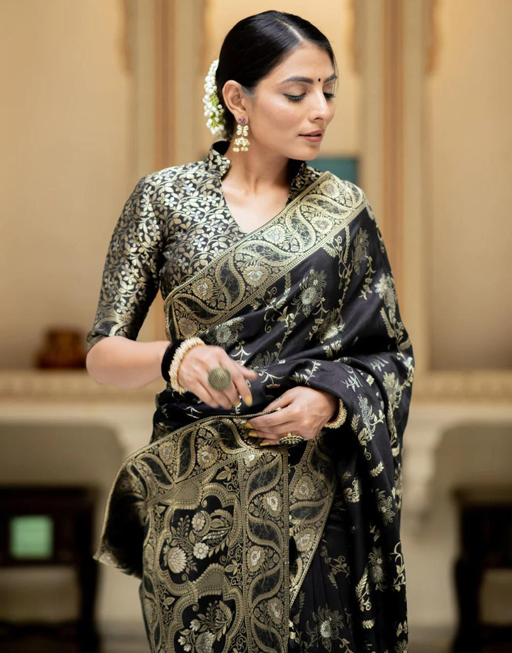 Black Banarasi Silk Saree With Zari Weaving Work