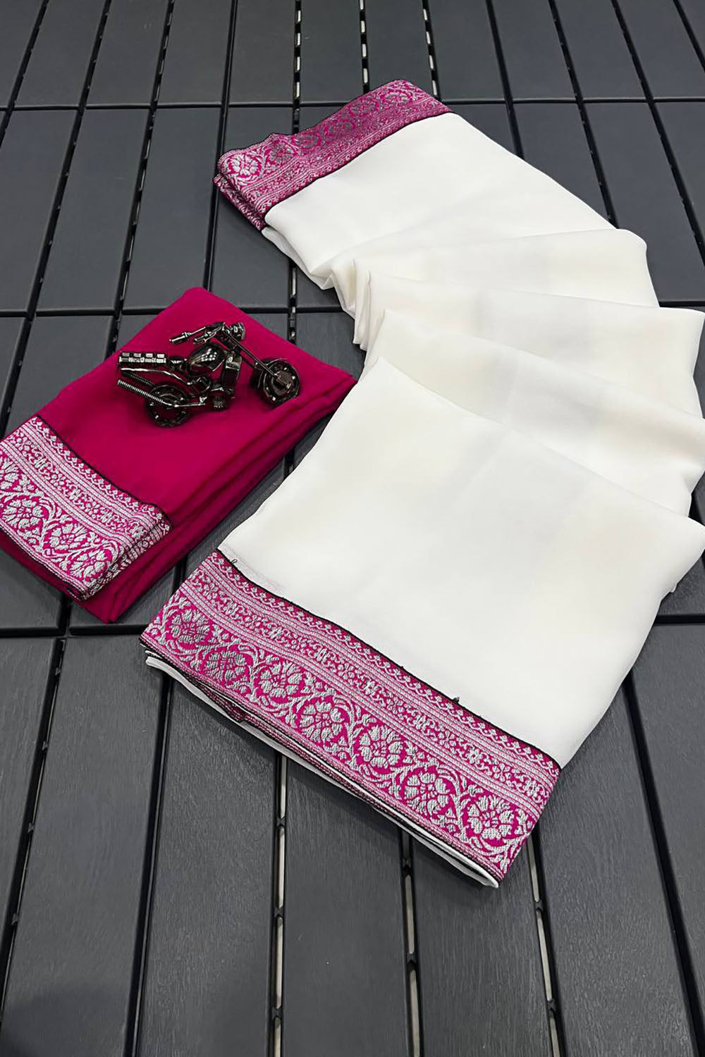 White &amp; Pink Georgette Saree With Contrast Border