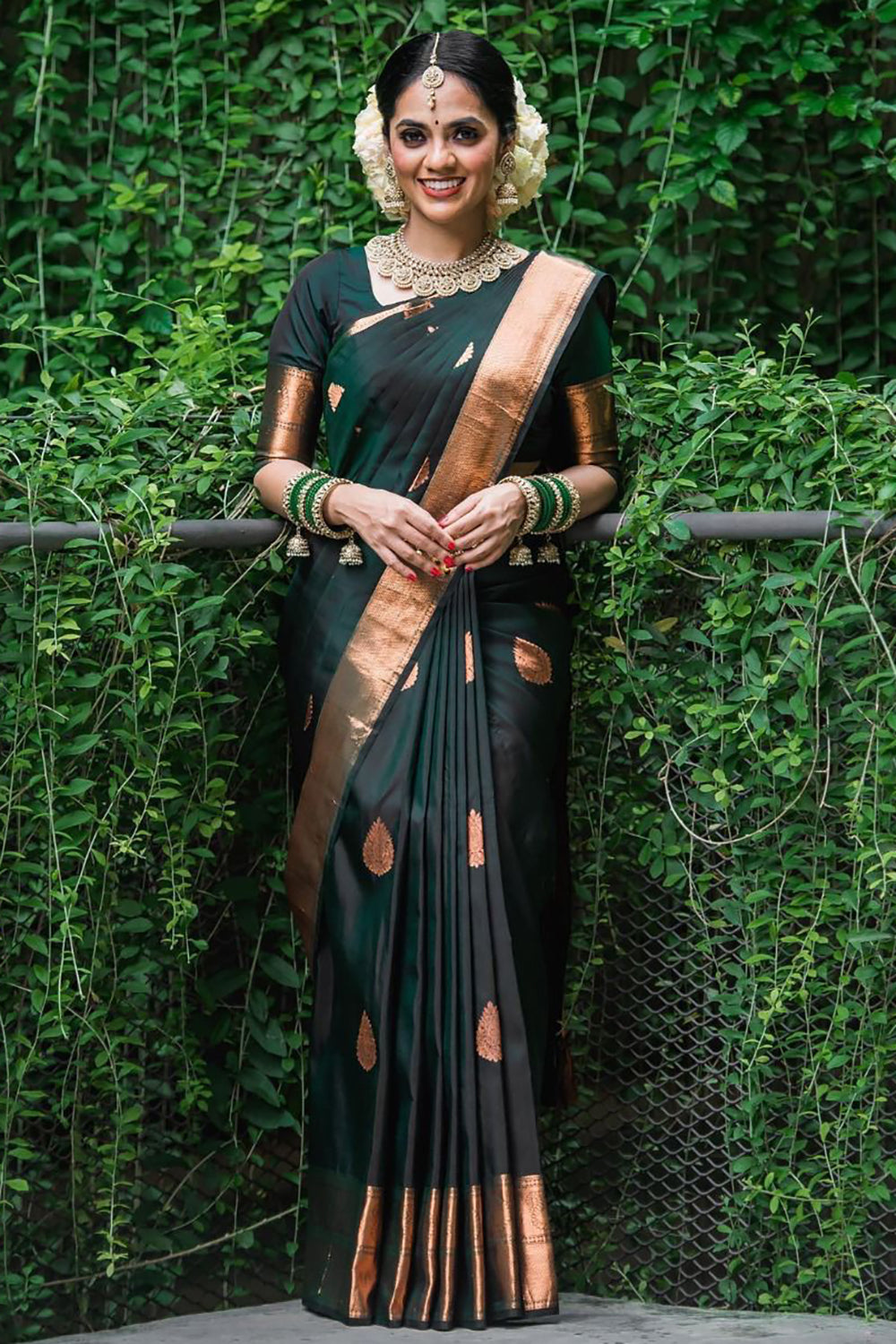 Dark Green Banarasi Silk Saree With Weaving Work