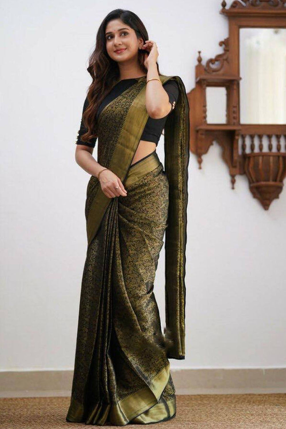 Black Banarasi Silk Saree With Zari Weaving Work