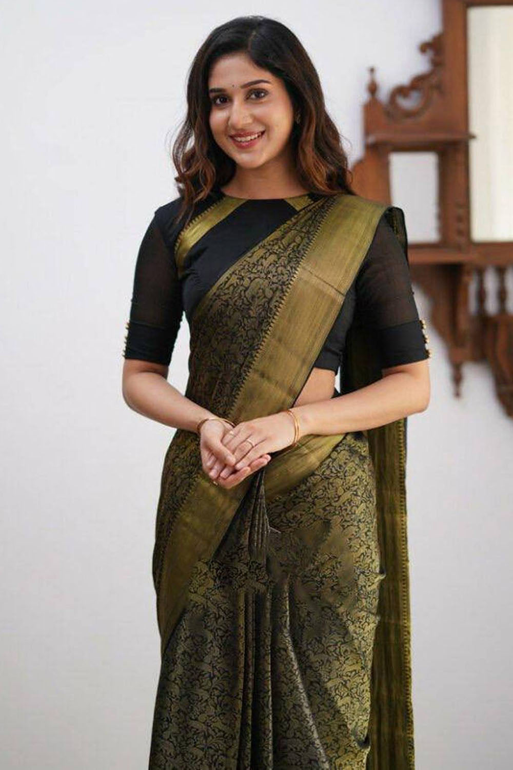 Black Banarasi Silk Saree With Zari Weaving Work