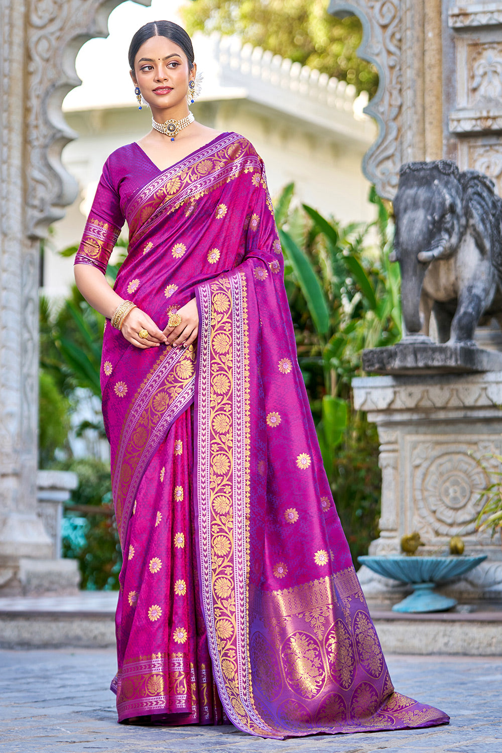 Magenta Banarasi Silk Saree With Weaving Work