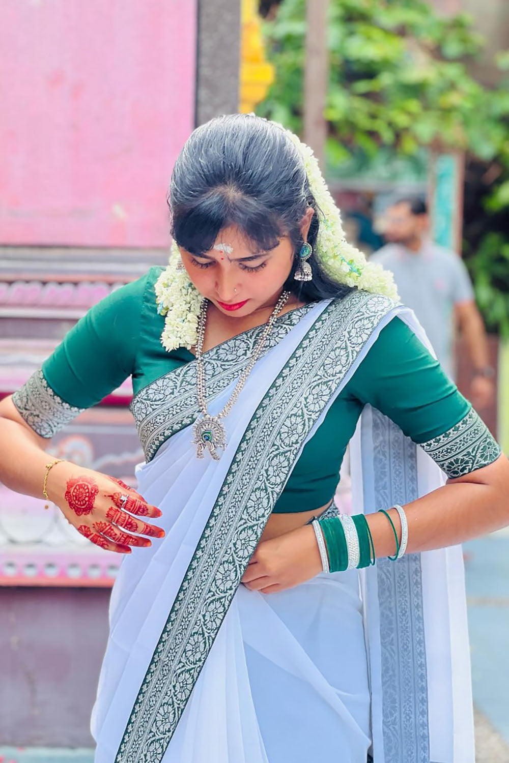 White &amp; Green Georgette Saree With Contrast Border