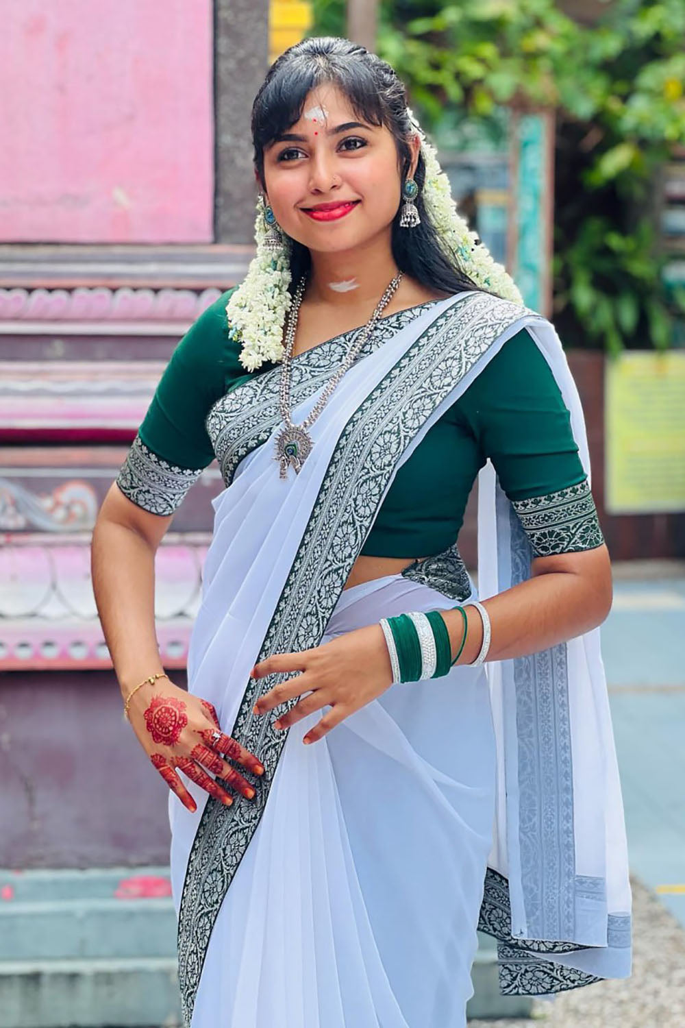 White &amp; Green Georgette Saree With Contrast Border