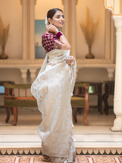 Hira White Banarasi Silk Saree With Amazing Blouse Piece