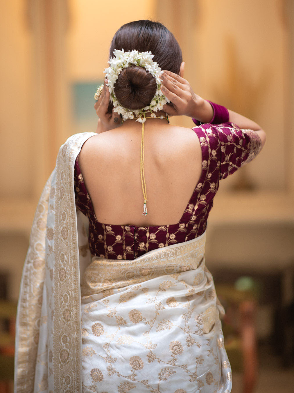 Hira White Banarasi Silk Saree With Amazing Blouse Piece