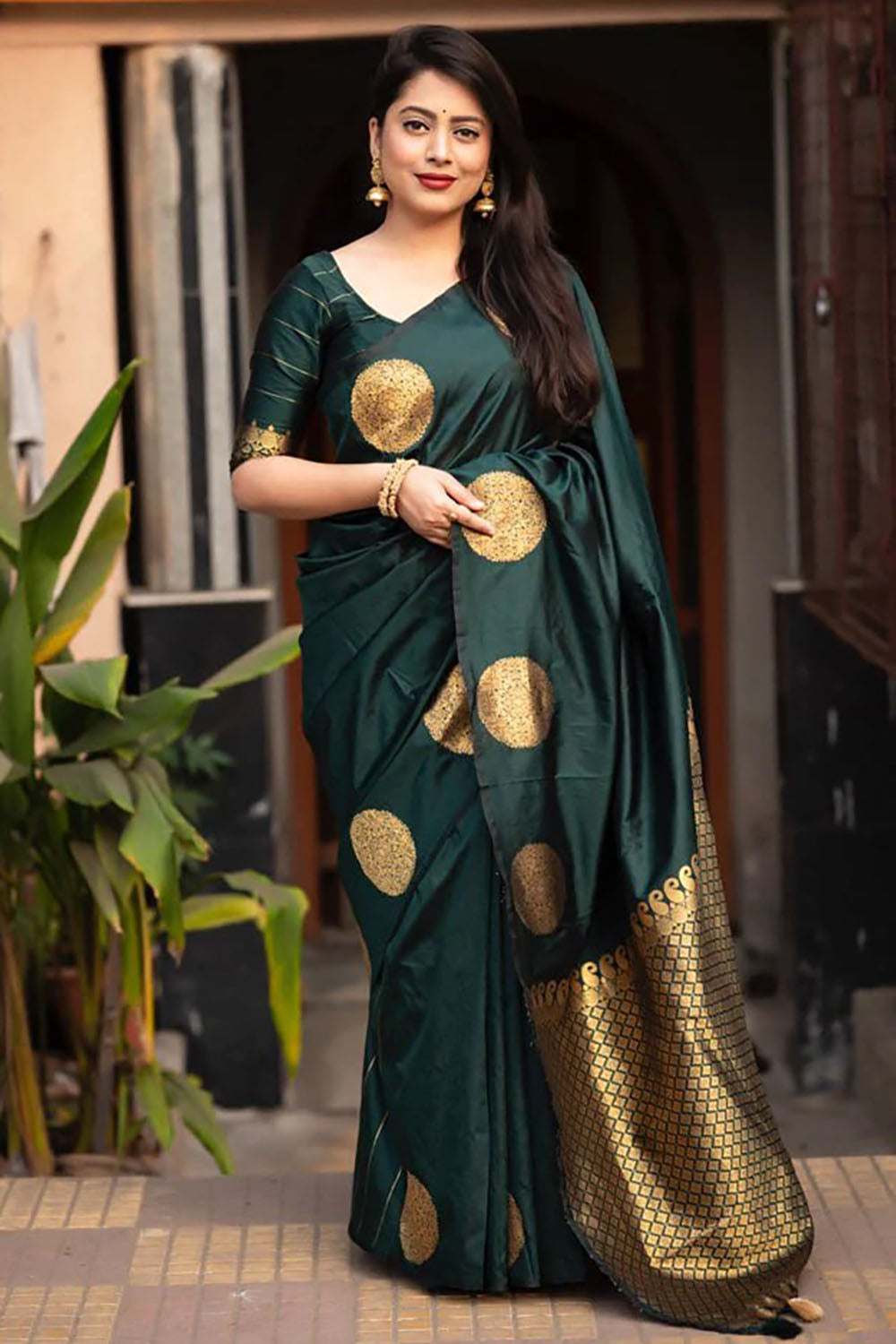 Dark Green Silk Saree With Zari Weaving Work