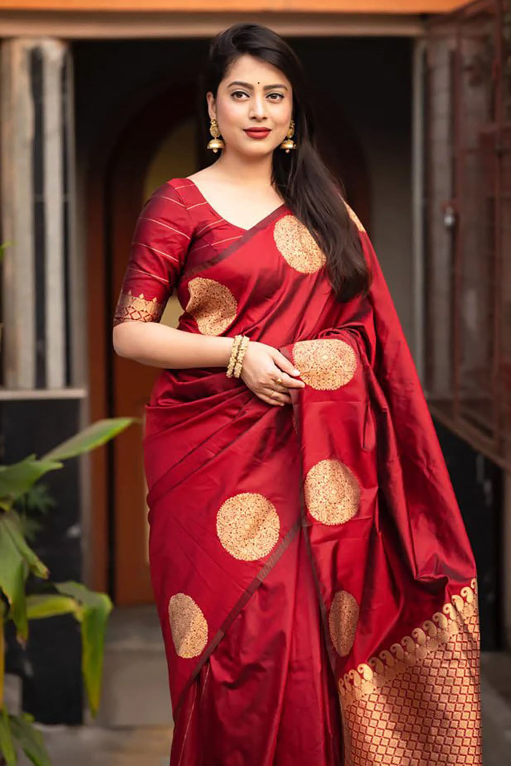 Red Silk Saree With Zari Weaving Work