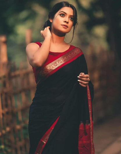 Black Silk Saree With Weaving Border