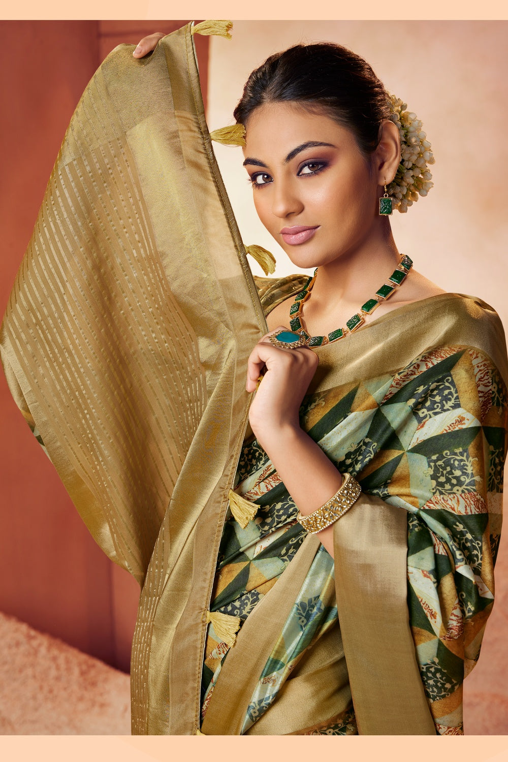 Double colour pattu sarees in Guntur at best price by Dhanalakshmi Chenetha  Vastralayam - Justdial