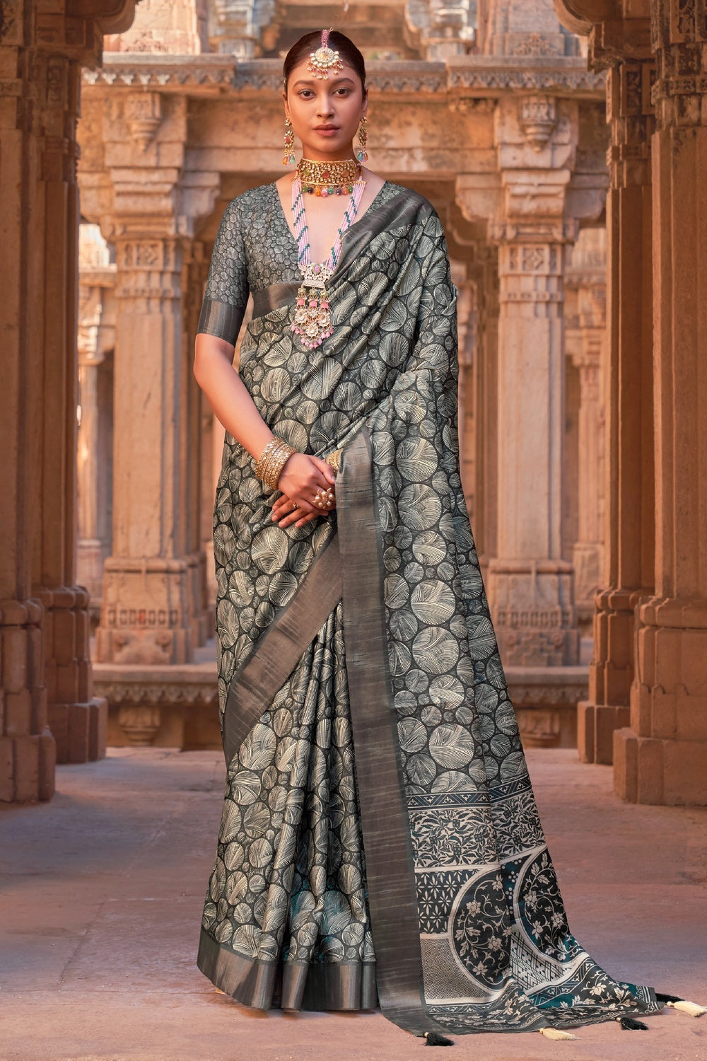 Buy Indian Women Floral Gotta Patti Silk Blend Saree - Sarees for Women  22890964 | Myntra