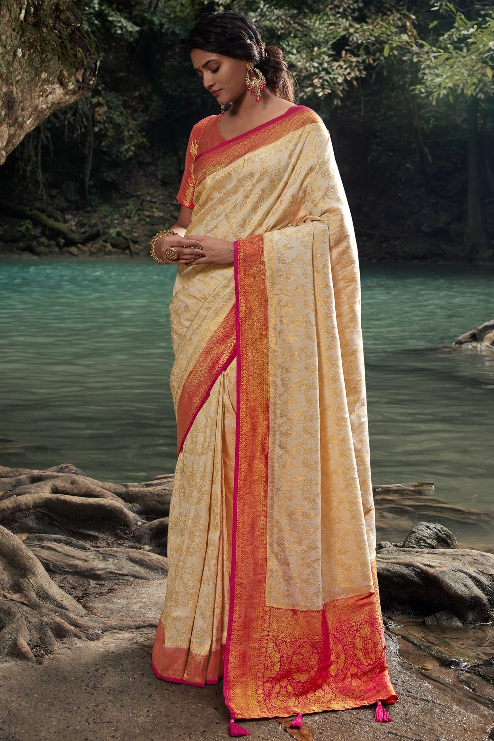 Buy Cream & Pink- Semi Kanchipuram Saree with checkered Rudraksha & Peacock  body patterns & with Gold zari borders online | Semi Kanchipuram from  ShrusEternity