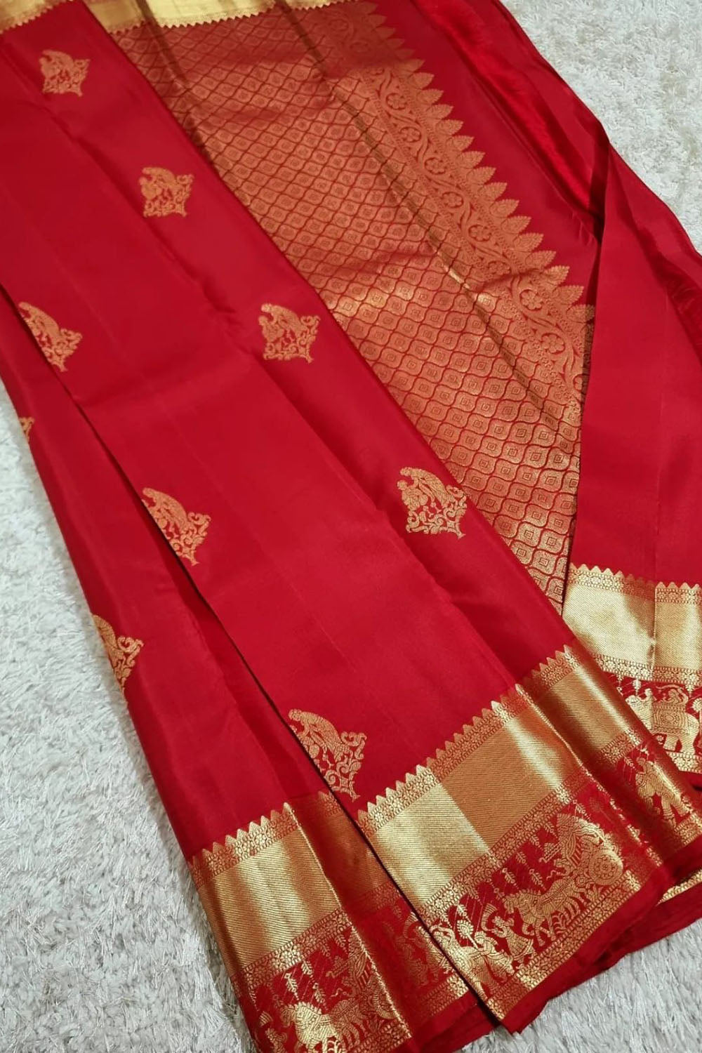 Red Banarasi Silk Saree With Zari Weaving Work