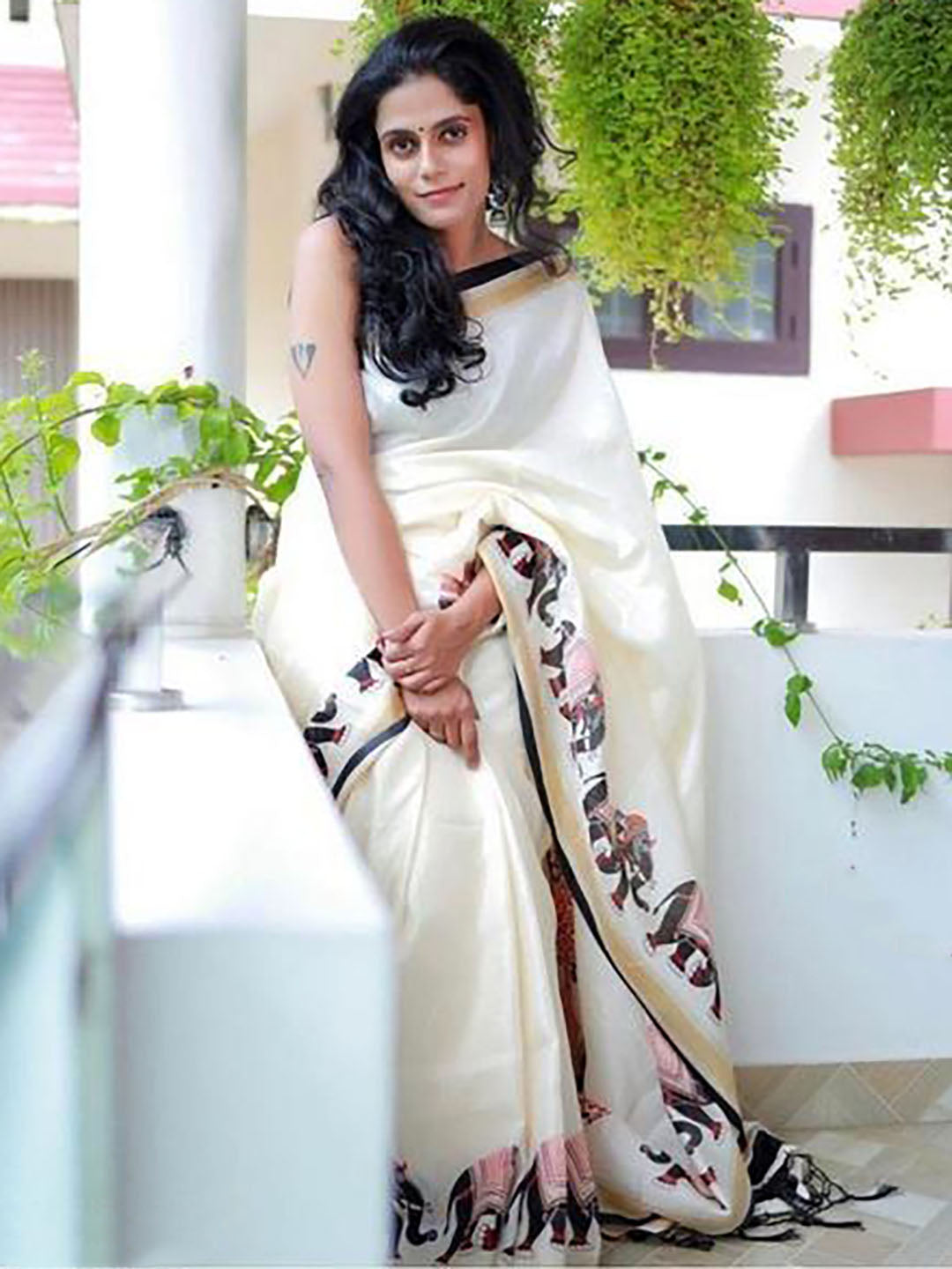 Soft Cotton Cream White And Black Amazing Border Printed Saree