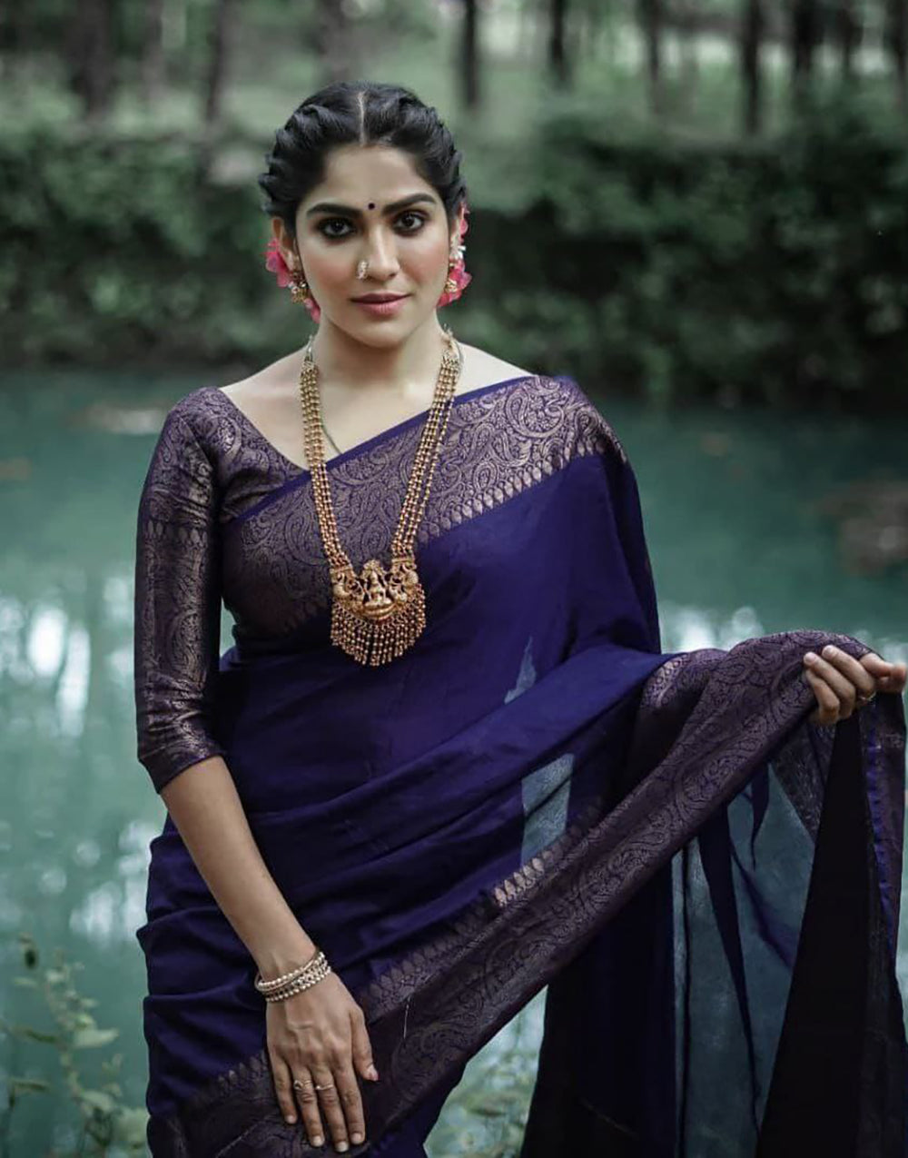 Latest Navy Blue Soft Silk Saree With Beautiful Pallu