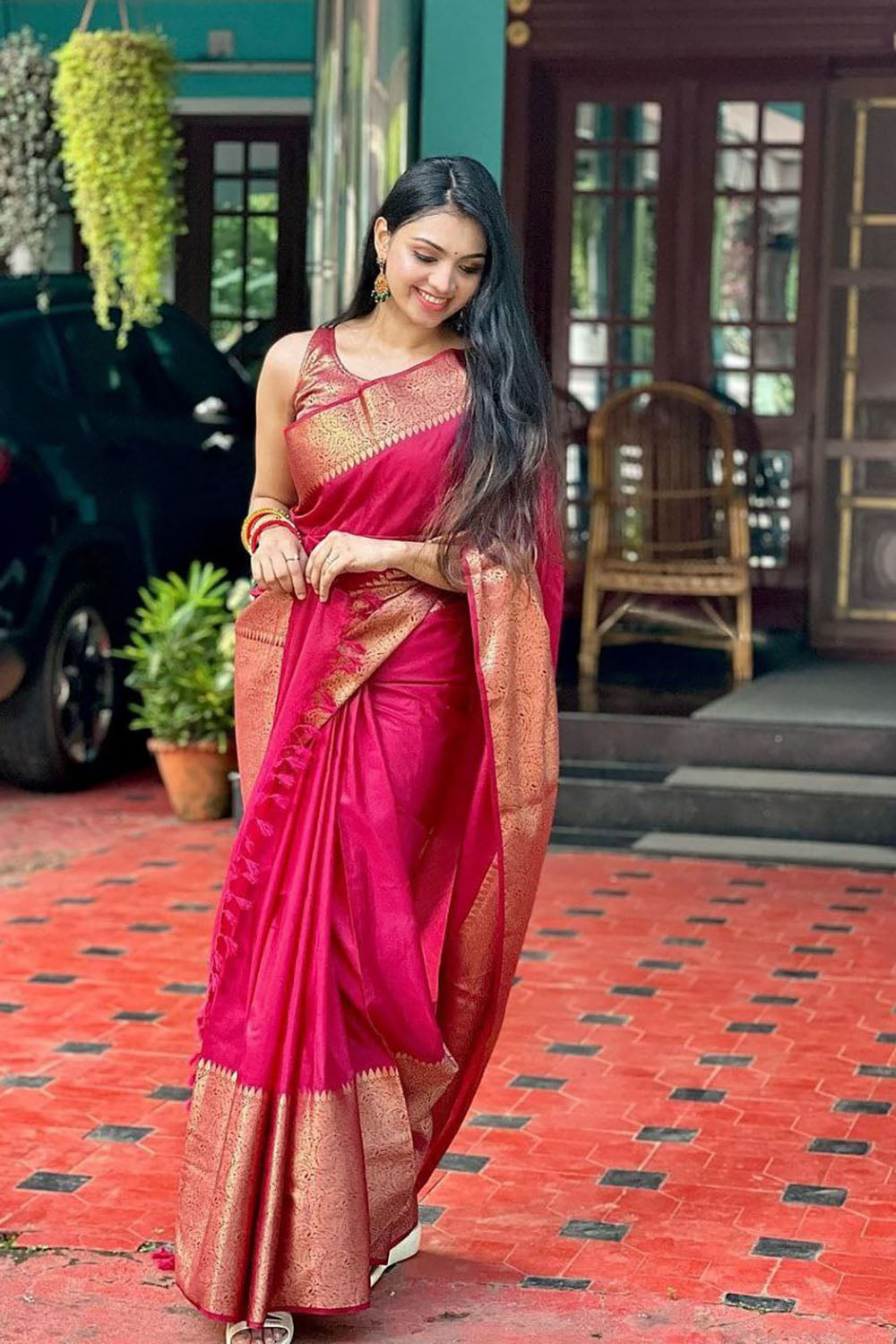 Arresting Pink Soft Silk Saree With Weaving Work