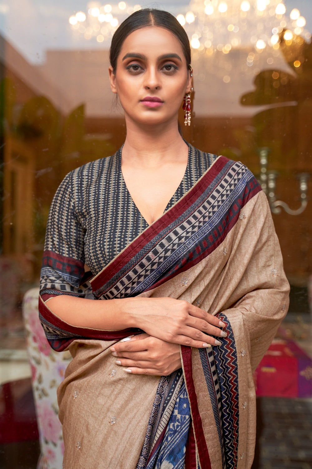 Green Woven Traditional Khaddi Bandhani Silk Saree With Embroidered Si –  zarikaariindia.com