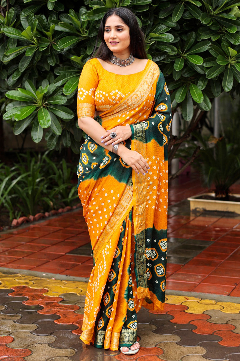 Bandhani Gota Work Sarees: Buy Latest Designs Online | Utsav Fashion