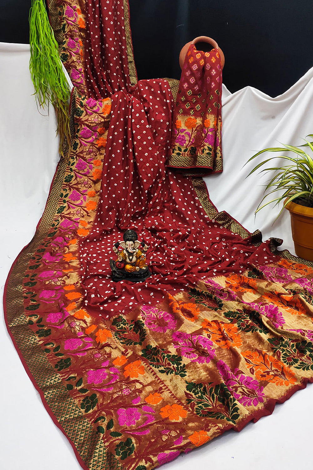 Green And Mustard Color Gajji Gharchola Bandhani Saree With Nakshi Wor –  Sankalp The Bandhej Shoppe