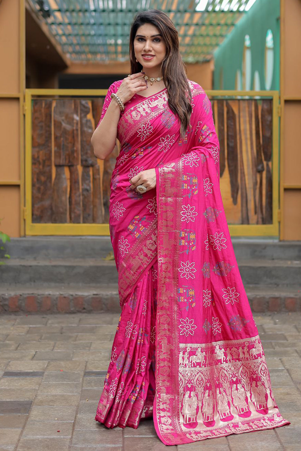 Tammanahh Bhatia looks pretty in a silk saree | Fashionworldhub