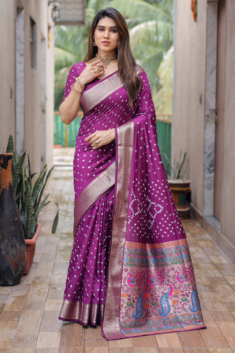 Buy Rujave Women Purple Self Design Jacquard, Art Silk Bandhani Saree  Online at Best Prices in India - JioMart.