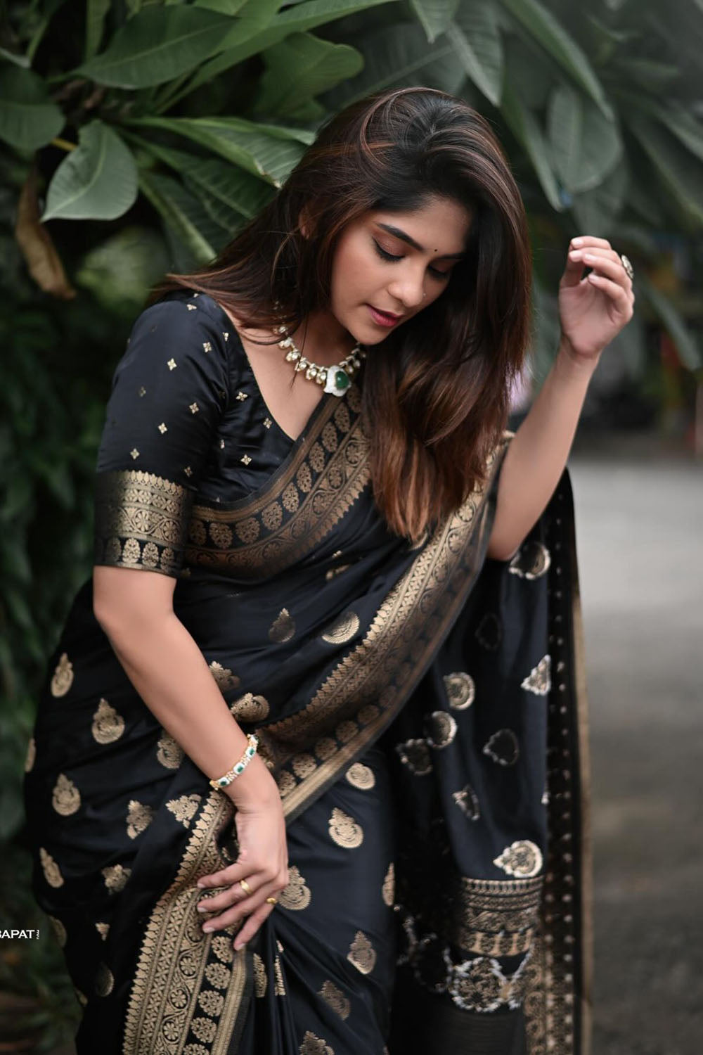 Black Banarasi Silk Saree With Zari Weaving Work