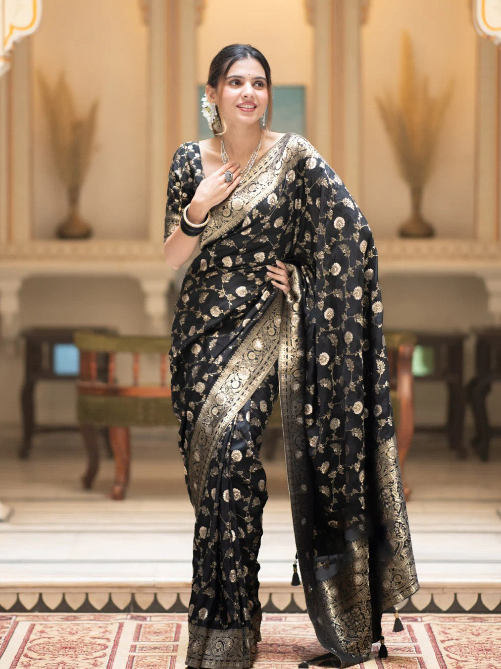 Hira Black Banarasi Silk Saree With Amazing Blouse Piece