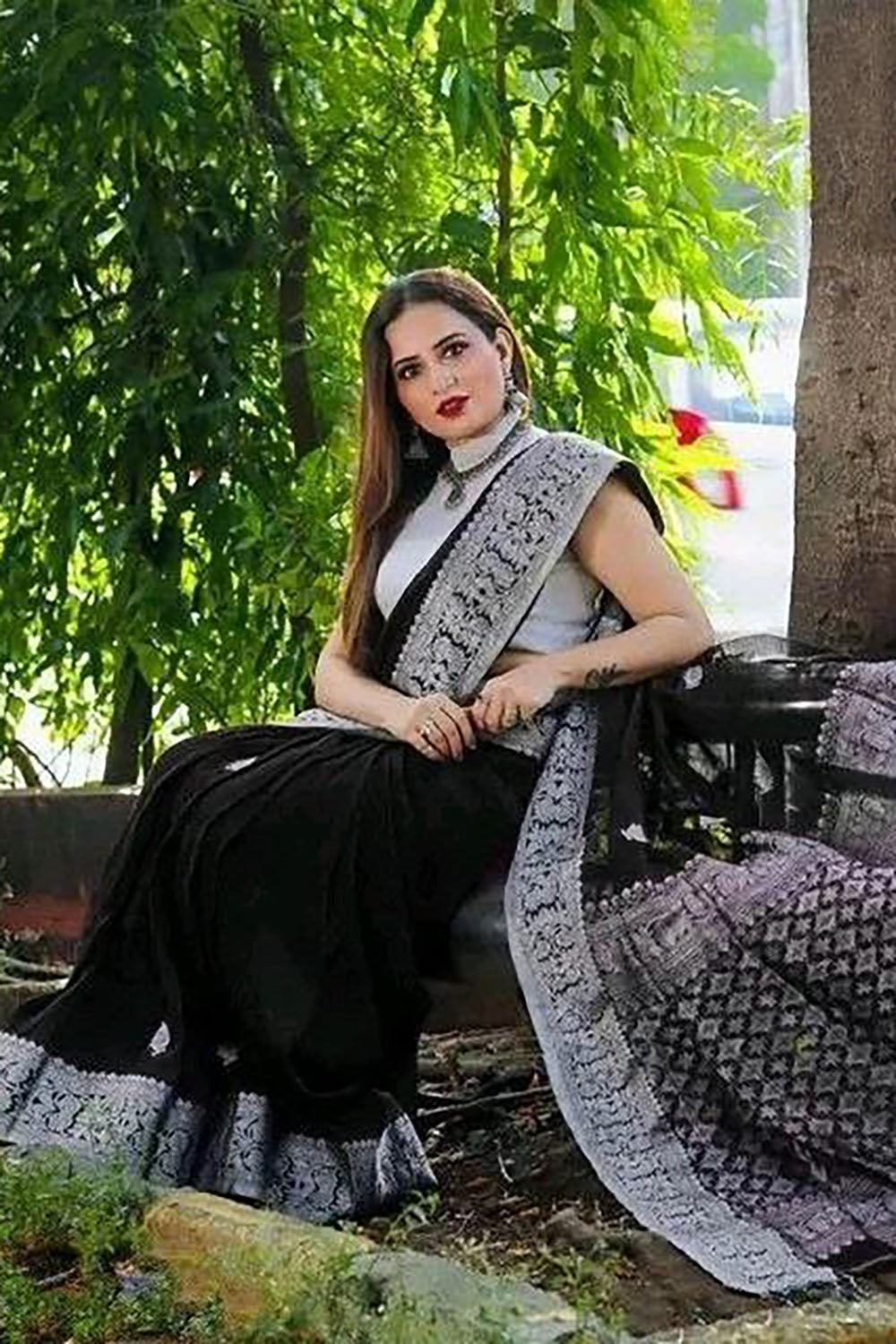 Black Banarasi Silk Saree With Zari Weaving Work