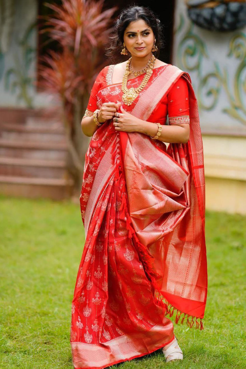 Red Banarasi Silk Saree With Weaving Work