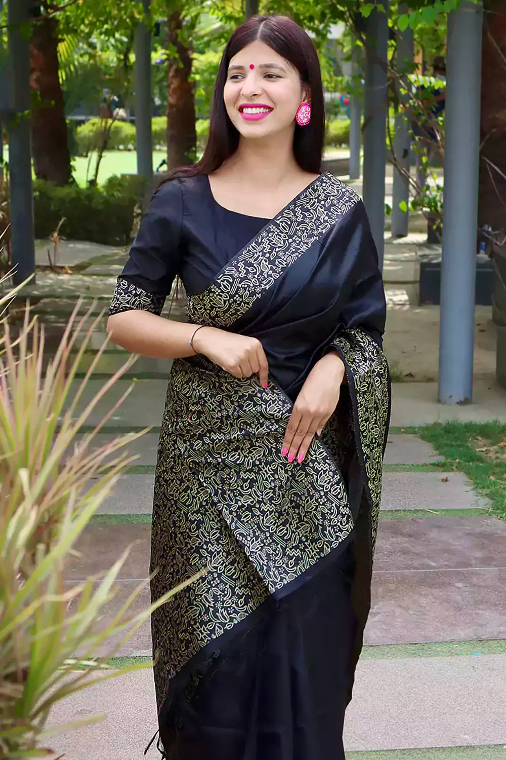 Blooming Dark Green Banarasi Silk Saree With Engrossing Blou