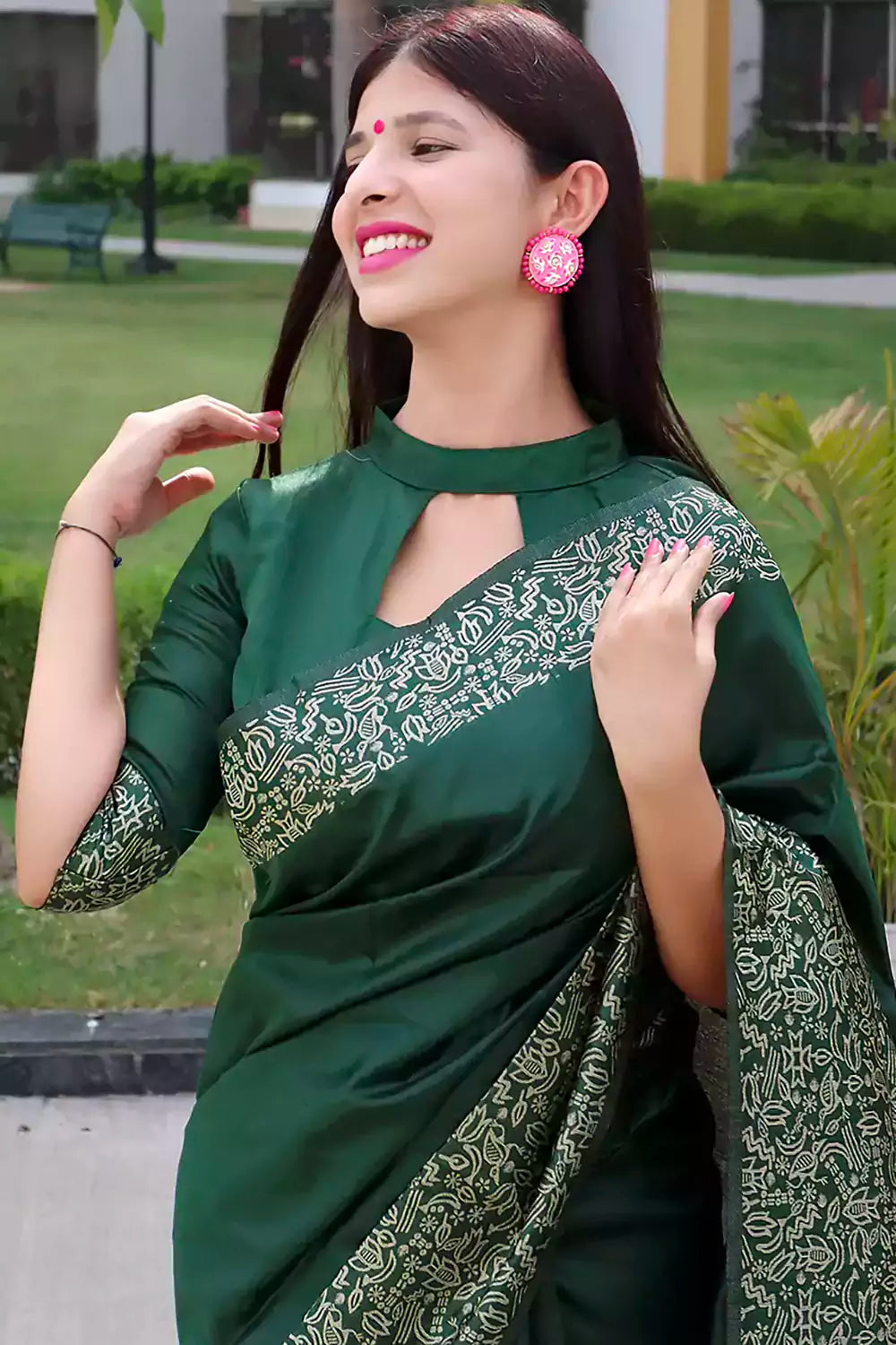 Buy online Green Silk Saree from ethnic wear for Women by Besucher for ₹800  at 69% off | 2024 Limeroad.com