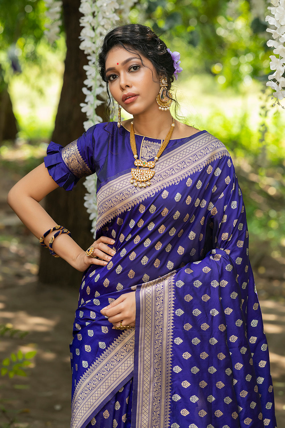 Shayantani Navy Blue Muslin-Cotton Hand-Painted Saree – EAST & GRACE