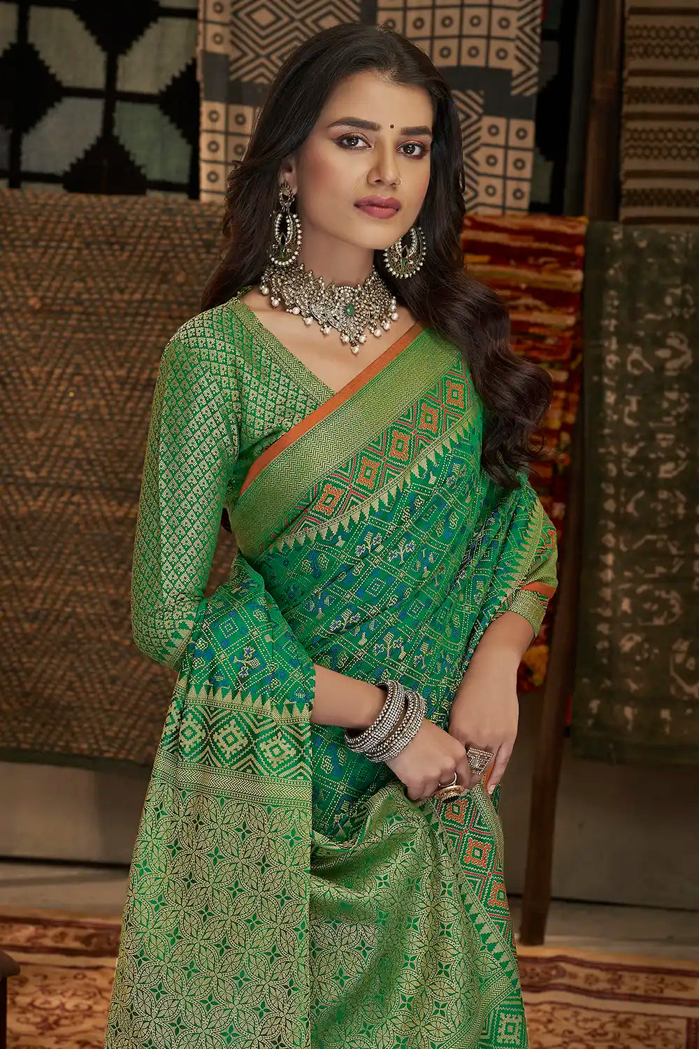 Green Traditional Indian Weaving Patola Pettern Silk Saree – Bahuji ...