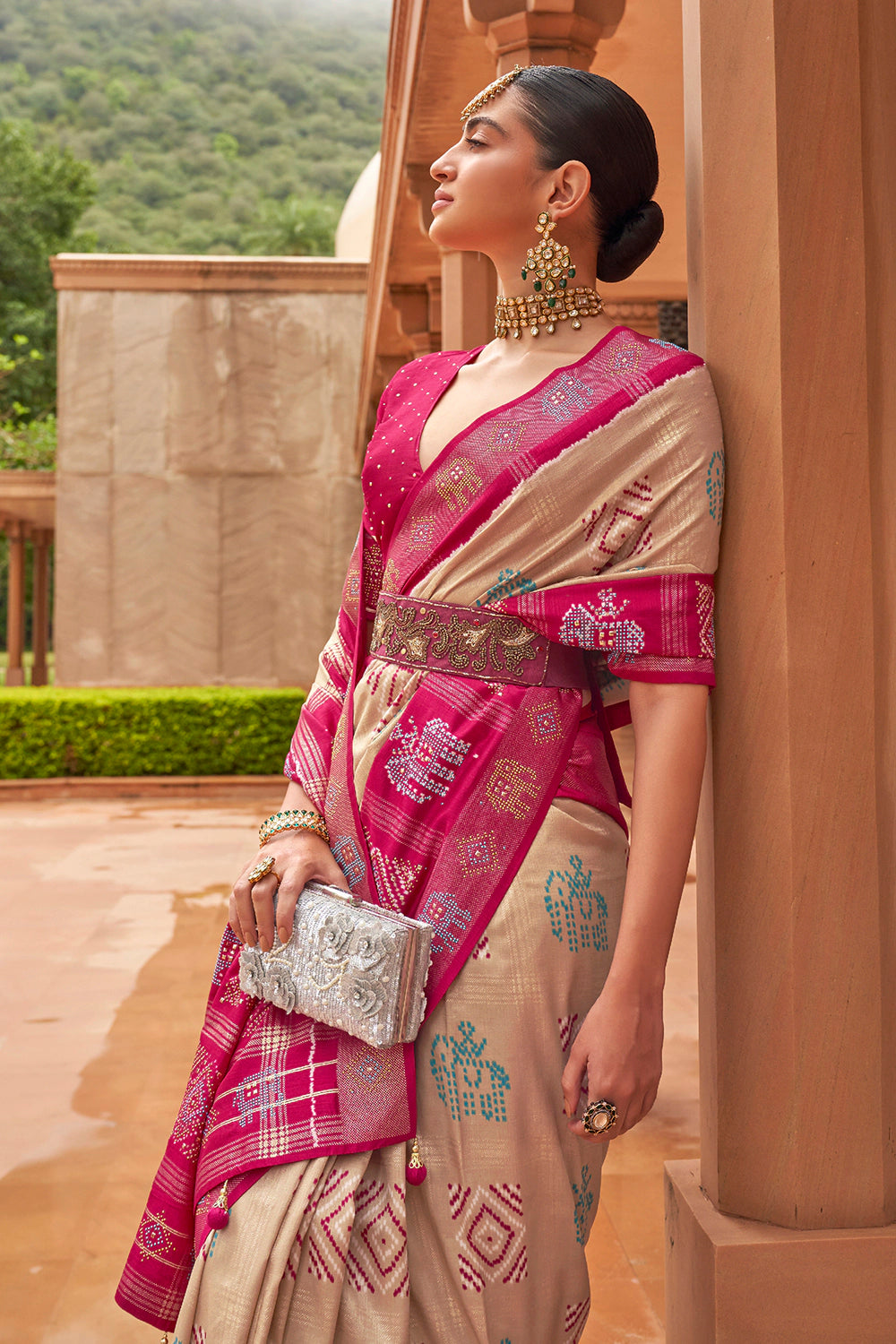 Mesmerising Cream & Deep Pink Woven Silk Saree