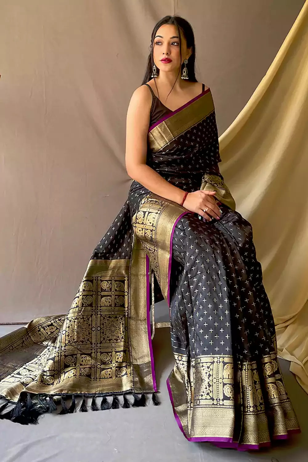 Black Soft Silk Saree With Weaving Work – Bahuji - Online Fashion &  Lifestyle Store